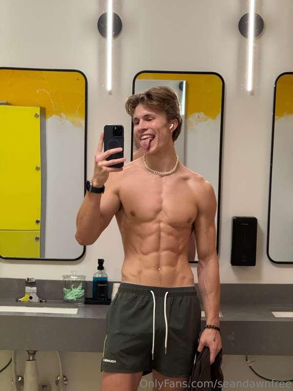 Do you know what that tongue do?👅