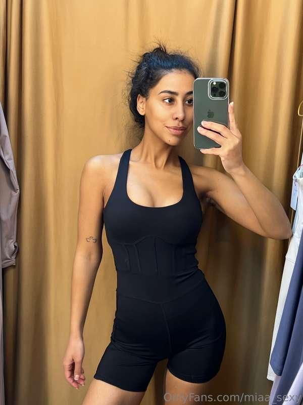 "Want to know what's behind this sexy photo? Enter my world ..