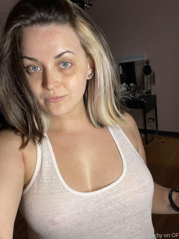 😇 sometimes I like wearing white