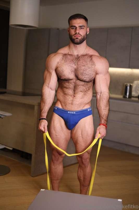 Stretching it out, body tight, focus sharp… but with this ki..