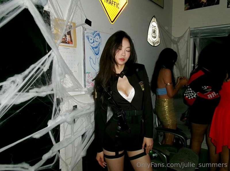 Hands behind your back😈