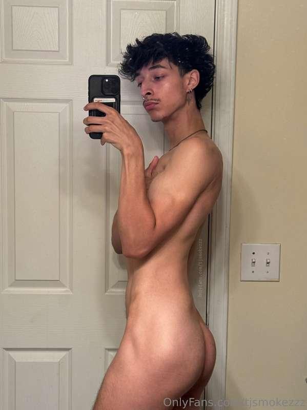 Bubbly butt on a bubbly boy 🫧