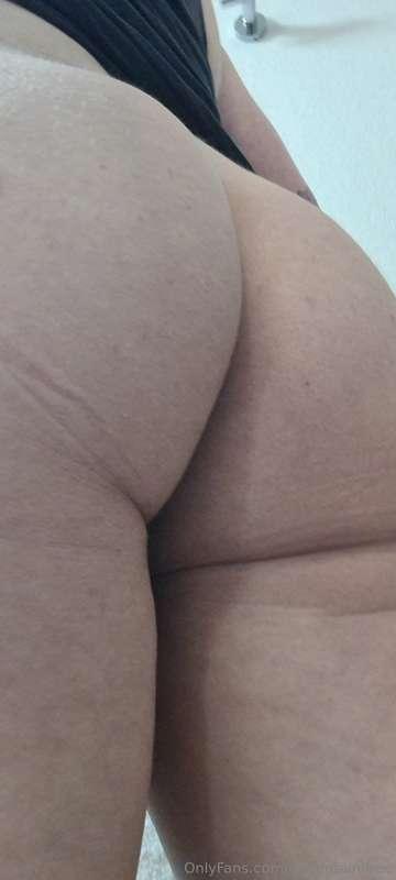 Look, it's my butt!