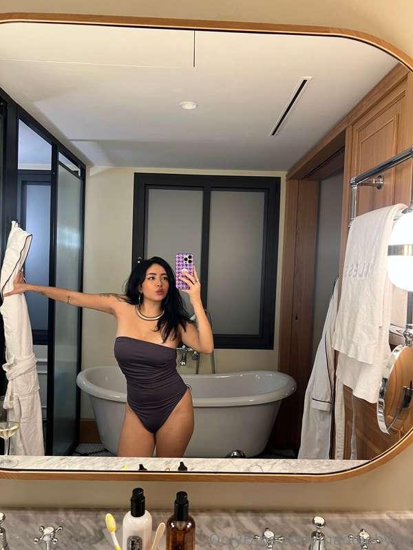 Babyyyyyy will u take a bath with me? 💌🫶🏼🛀🏼