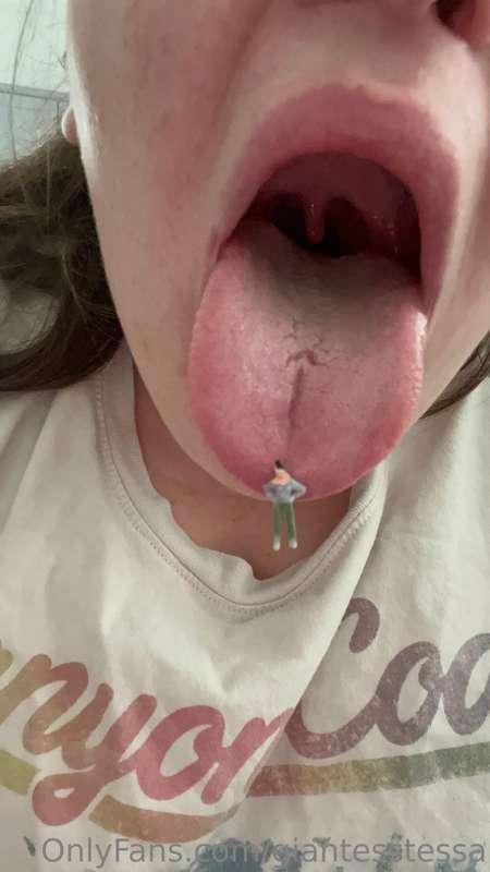 Vore lovers, i feel like spoiling you today ;) imagine dangl..
