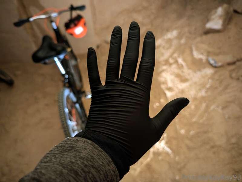 What a fun weekend so far 🤩 I went mountain biking in a cave..
