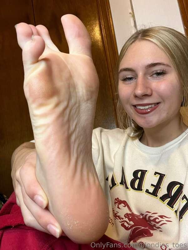 Do you guys like this pose ? 😛🤍