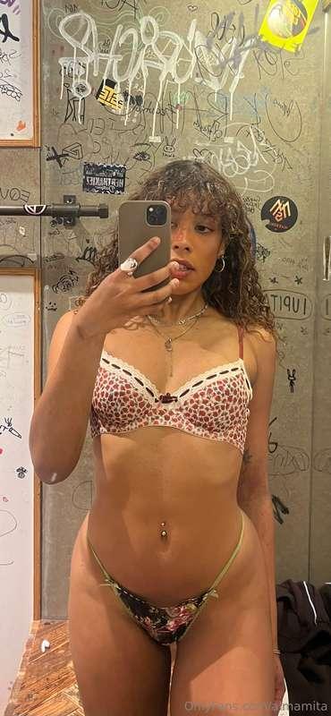 I could use a shopping buddy for some underwear shopping😏 Th..