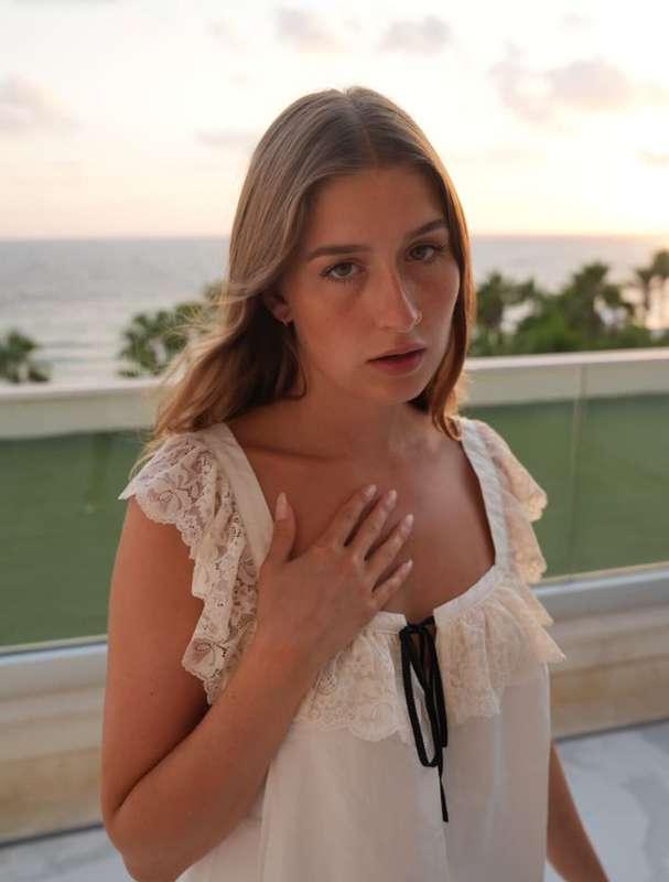I’d look prettier with your cum over my face 😉💦 