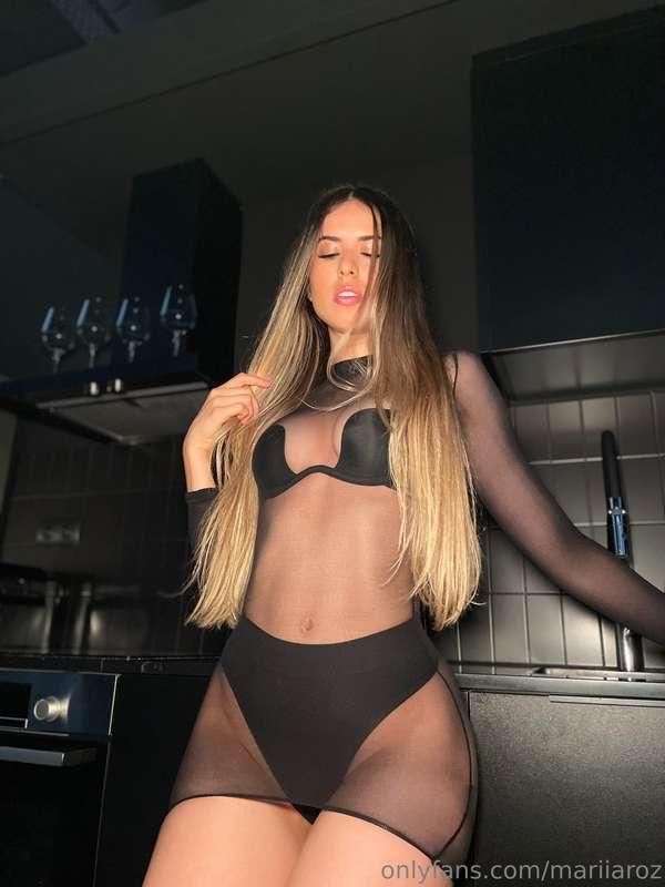 Lady in black 🖤🐈‍⬛