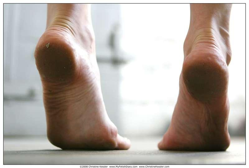Do I have any foot fetish fans? I would LOVE to get to know ..