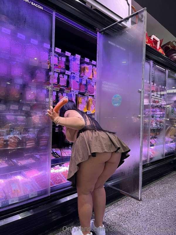 Which sausage should I get? 🙈💗