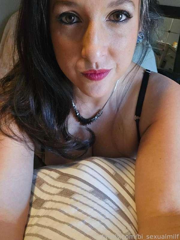 bi_sexualmilf image #3