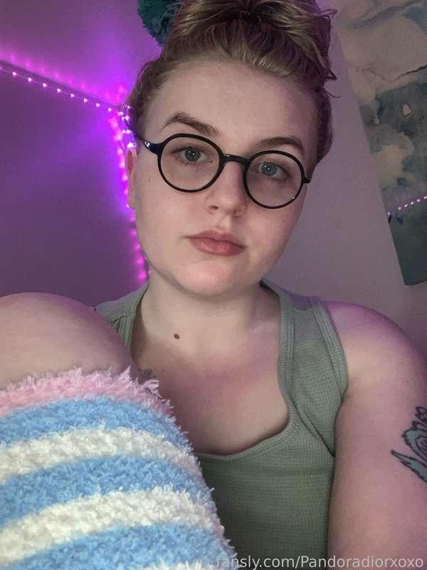 Cum play I’m bored 

https://fans.ly/r/Pandoradiorxoxo

#bored #playtime #play #glasses #nerd #nerdy #kneehighs #socks #kneehighsocks #blonde #fyp #free #pandoradior #pandora #dior #dora 