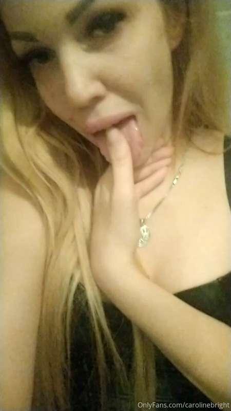 I want to taste your cock on my tongue😋