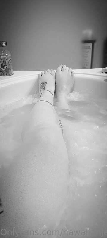 Getting a little relaxing in while I can 😏 before SOMEONE ge..