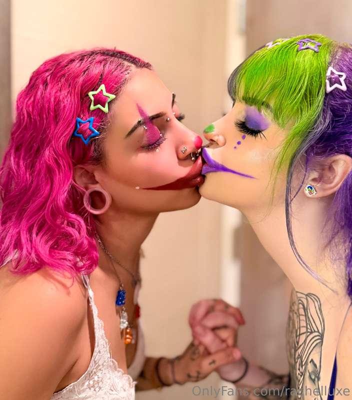 kissing clowns 🤡💋 @nalimarie @rachel-luxe 