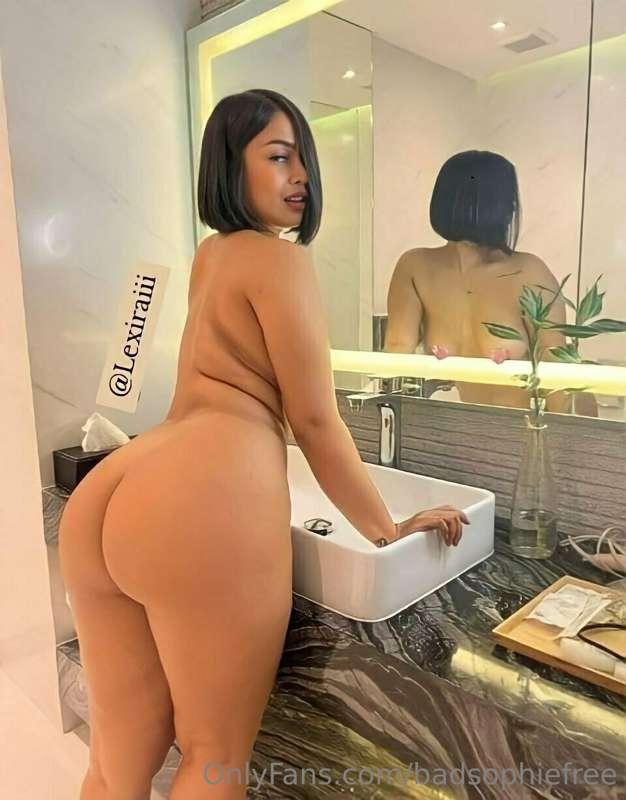 ## 𝐏𝐞𝐫𝐯𝐲 @lexiraiii 𝐠𝐞𝐭𝐬 𝐰𝐞𝐭 𝐰𝐡𝐢𝐥𝐞 𝐬𝐡𝐞'𝐬 𝐭𝐚𝐥𝐤𝐢𝐧𝐠 𝐭𝐨 𝐲𝐨𝐮 ## 😈..