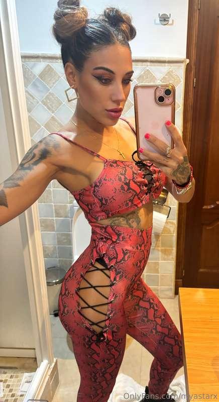 Take off these outfits and go wild with me😋