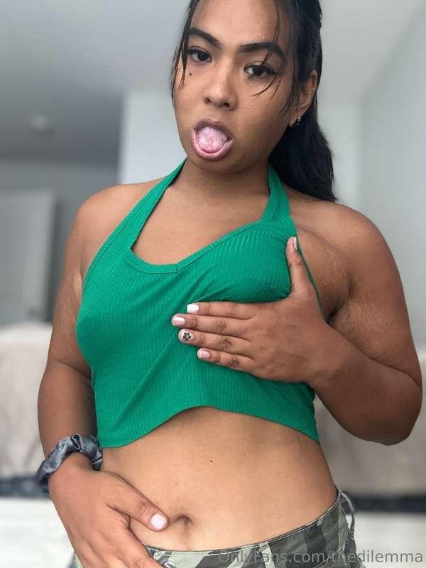 I'm built for backshots and creampies 💜💜