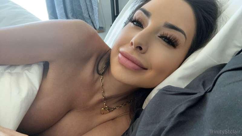 Lay down beside me. 😋