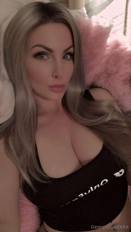 Feeling very horny today, message me 😉