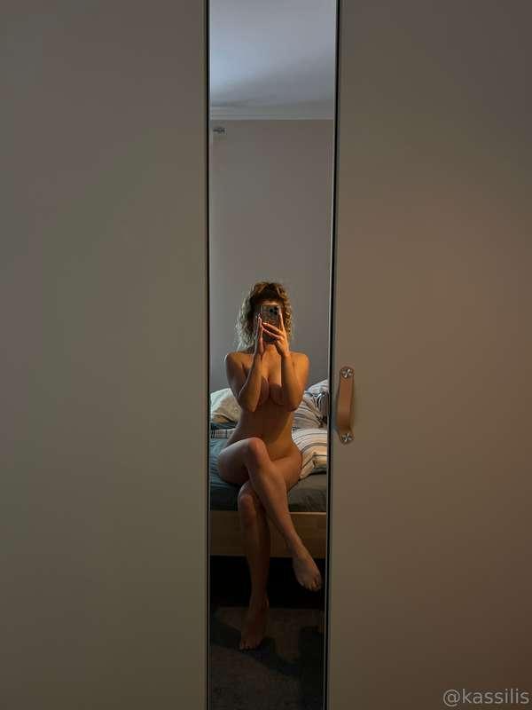 Yeah babe, im such a tease 😏 You have a good power of will i..