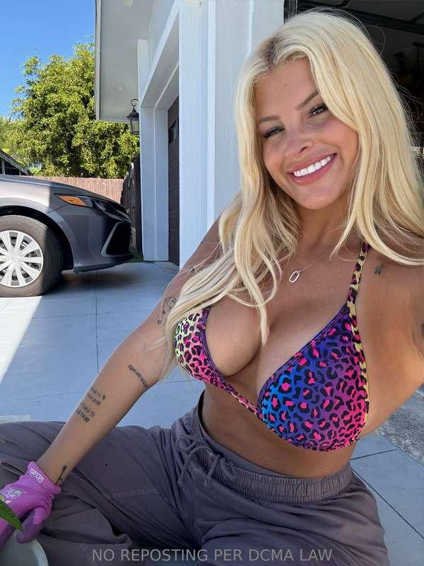 Bright top, naughty thoughts... guess which one’s getting yo..