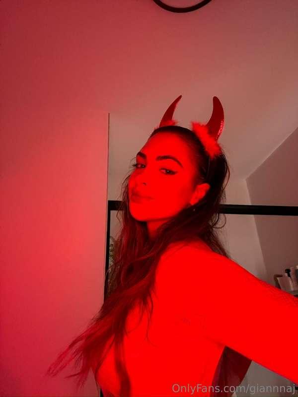 Every angel has a devil side 😈 Can you handle me?