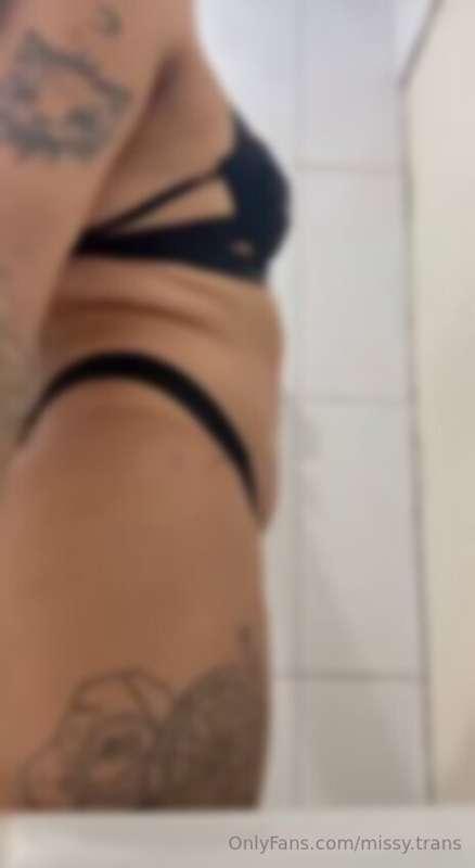 omg come and  mermaid 🧜🏻‍♀️🍆💦gifted a little whore who likes..