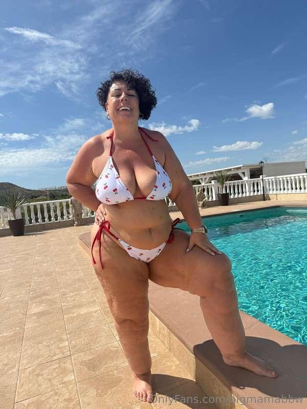 Hold these babe 💦
