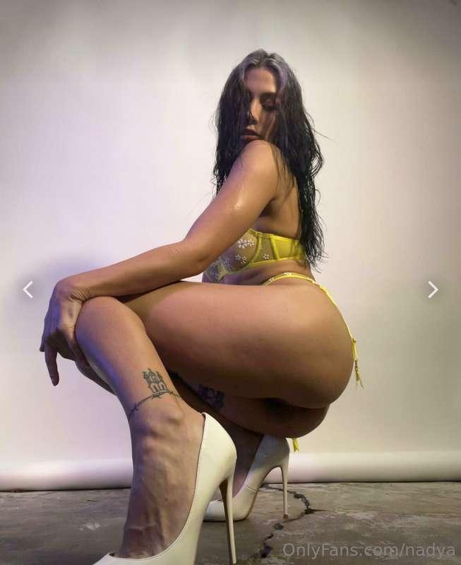 Do you think yellow suits me?🍌😈