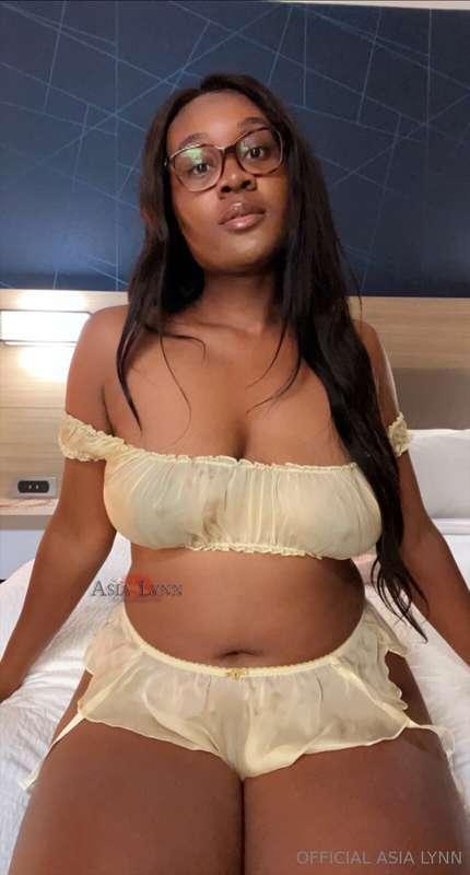 tell me if you need to cum, I’m here to help 😈