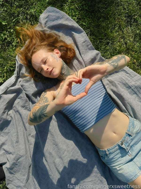 😍Beautiful weather, fresh air and birdsong - this is a universal set of great mood!
I often go on picnics or hikes, it adds variety to life🤭
Baby, what would you take on a picnic with me?😝😇

#fyp #bisexual #nude #blowjob #pussy #ass #sexy #tits #anal #boygirl