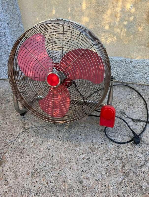 Red colour is a thing 🚩