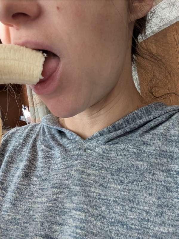 I just ate three breakfasts 🤤 🥛 🥰 🍌 