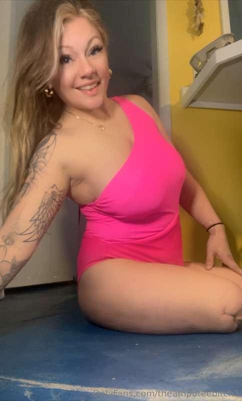 theamputeebitch2 image #0