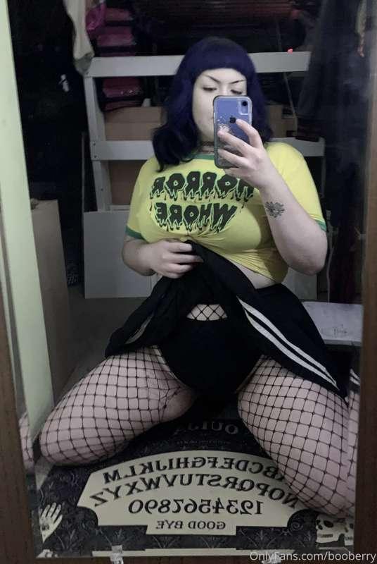 Horror isn’t the only thing I’m a little whore for💚