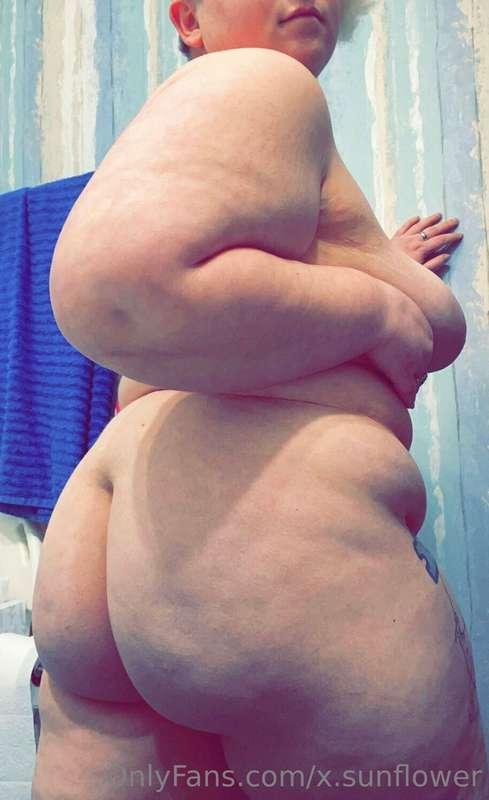 Spank, Squeeze, or Kiss?