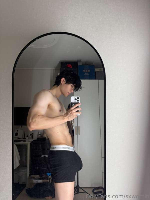 rotting in my room again😵