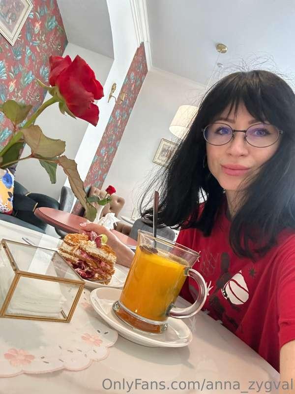 𝐻𝑒𝓎 𝓂𝓎 𝓈𝓌𝑒𝑒𝓉𝒾𝑒𝓈 😉 𝐼'𝓂 𝑒𝒶𝓉𝒾𝓃𝑔 𝓃𝑜𝓌 𝒶𝓃𝒹 𝓇𝓊𝓈𝒽𝒾𝓃𝑔 𝓉𝑜 𝓌𝑜𝓇𝓀 😏 𝐼 𝒽𝑜𝓅..