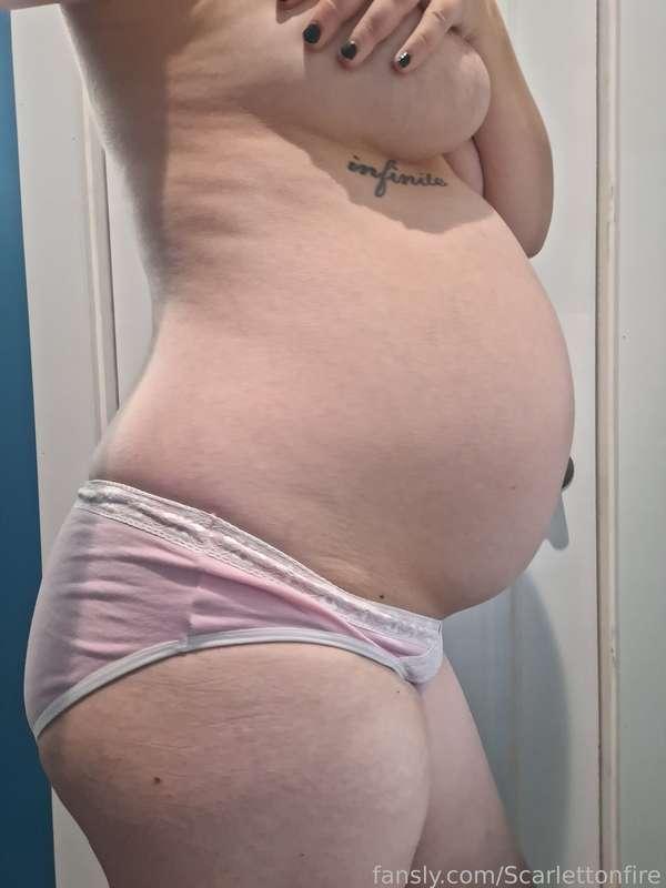 Pregnant bump or mom bod. Which do you like best?
#mombod #mommy #pregnant #panties #preggo #mommymilkers #chubby #hotmom #over30 #bigboobs #curvymilf #fyp