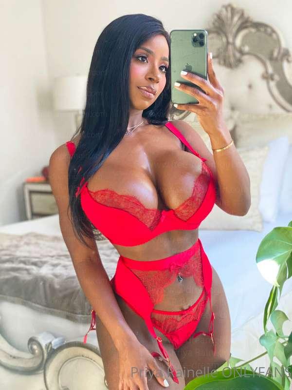 Monday Funday! What’s your favorite color to see me in?! I l..