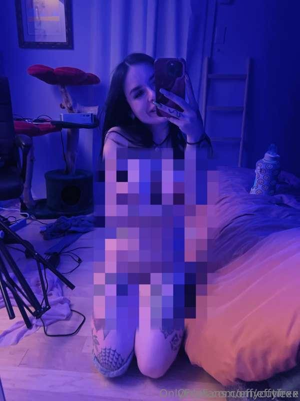 How good do i look in blue lighting?😏