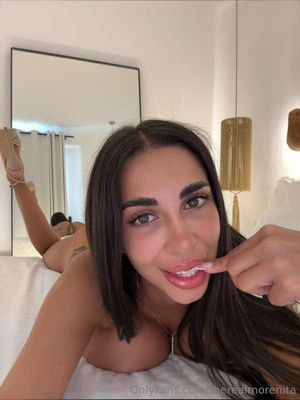 Tutta nuda😈 queste mutandine è come non averle… opss😋👅👠  All..