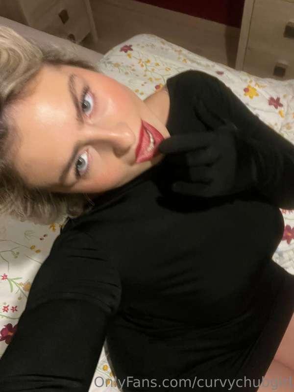 Feeling naughty today… Wanna chat? 🤭