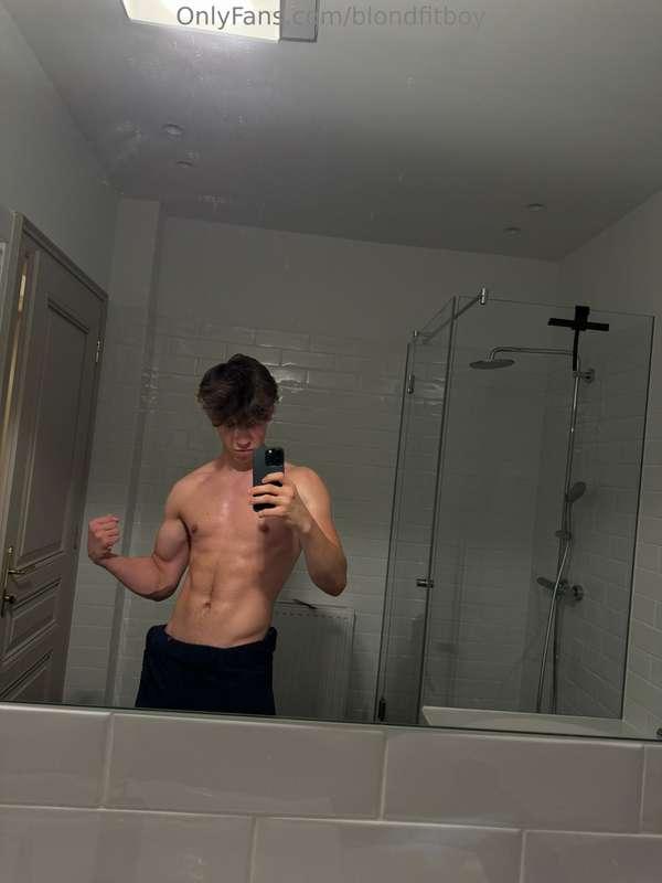 blondfitboy image #1