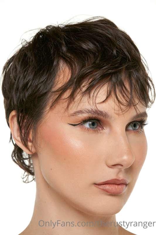 Unique in a world of followers ⭐