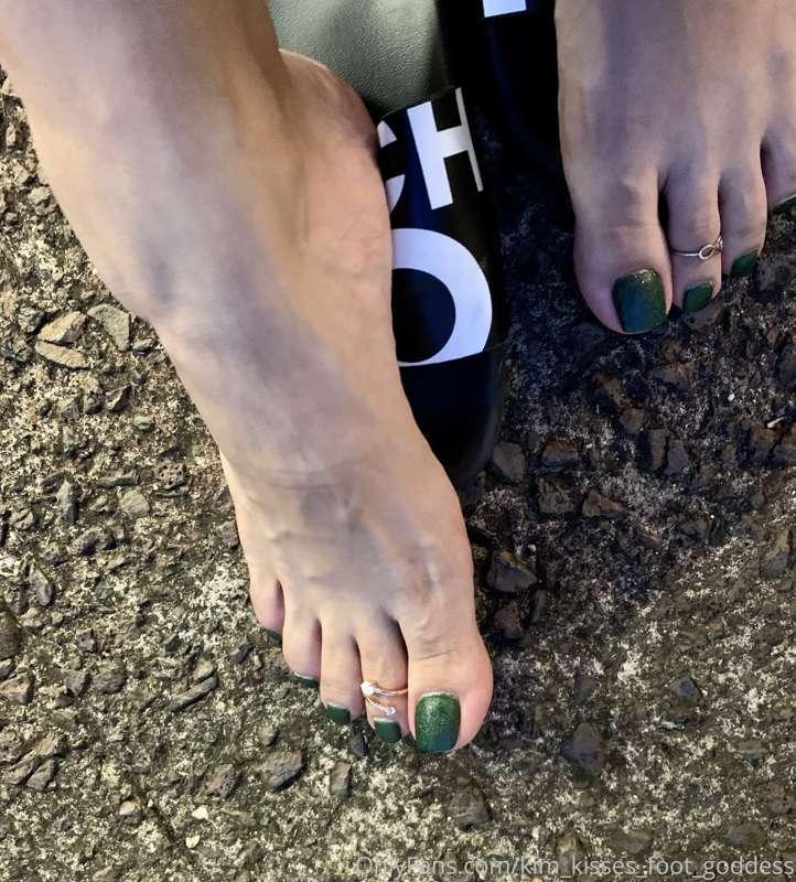 It’s New Years Eve🤩 thank you for my new toe rings 🥳