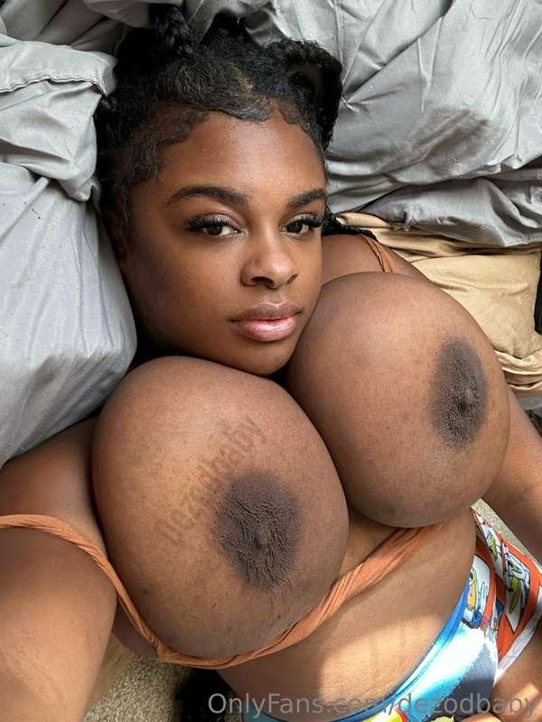 ⚜️Woke up with hard nipples wish you could suck them 😏